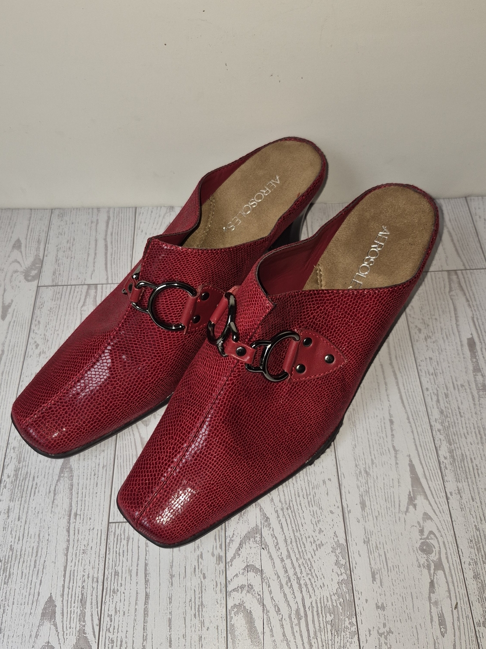 AEROSOLES Red Textured Slip-On Mules with Metal Ring Detail 10.5 W